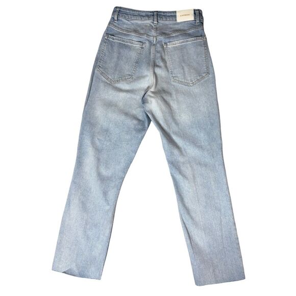 Express Curvy Super High Waisted Ripped Mom Jeans Size 4 - Picture 5 of 7